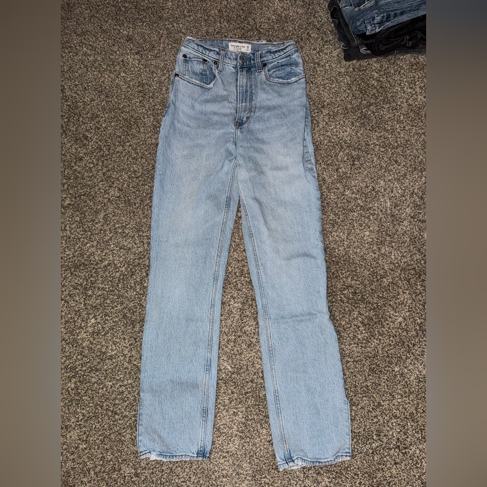 Abercrombie & Fitch Curve Love Ultra High Rise 90s Straight Leg Jeans
